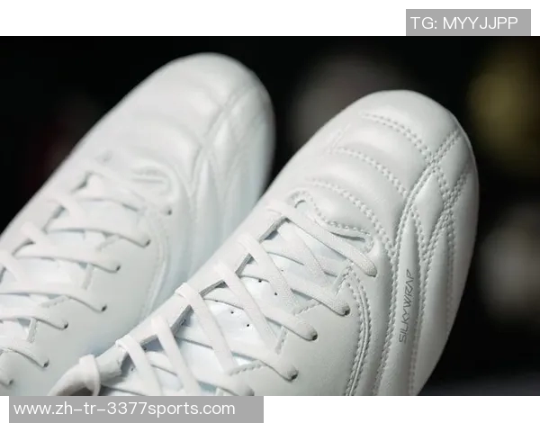 新足球鞋穿着不适应的原因及解决方案探讨